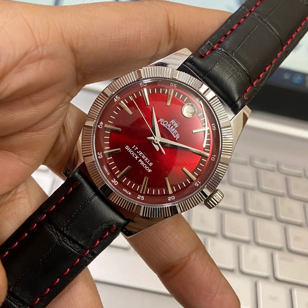 Vintage 1985 Roamer Manual Mens Silver Watch W/Fluted Bezel & Red accents - Picture 3 of 6